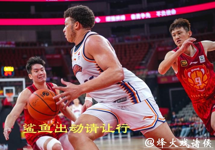 上海男篮主场战胜深圳队,大鲨鱼再次收获主场胜利 上海男篮主场战胜深圳队,大鲨鱼再次收获主场胜利