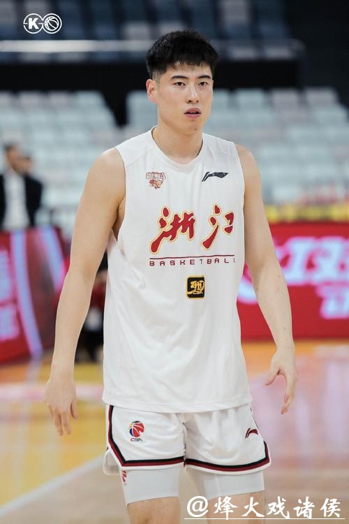 程帅澎16+6+7林孝天13分 浙江6人上双战胜上海